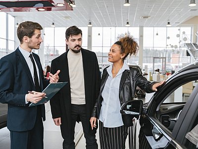 Was macht ein Automobilverkäufer? Wie sieht die Ausbildung dazu aus? Diese und spannende weitere Einblicke finden Sie in diesem Artikel.